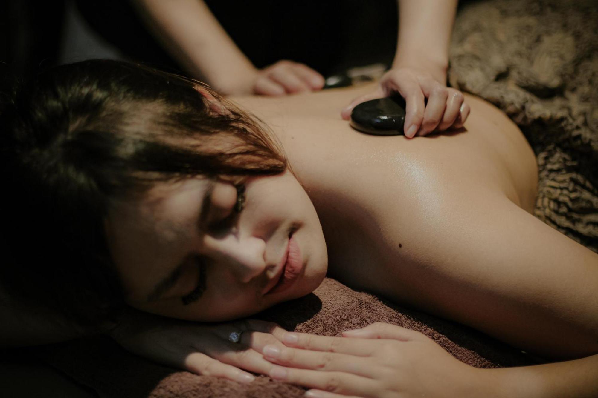 Готель The Botanica Sanctuary Пунчак Екстер'єр фото Hot stone massage